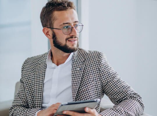 Featured author image: THE ROLE OF ROBOTICS AND COBOTICS IN MANUFACTURING